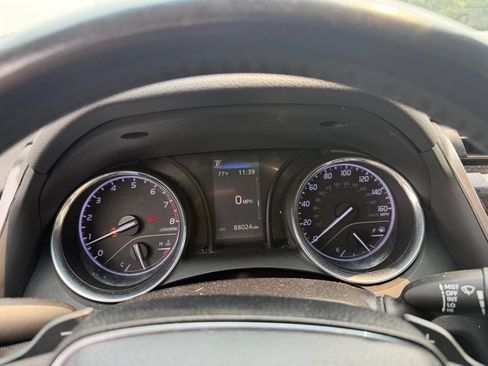 Used 2019 Toyota Camry SE FWD image 9