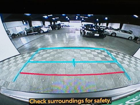 Used 2023 Toyota Highlander L image 18