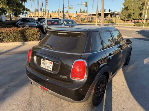 Used 2017 MINI Cooper 4-Door Hardtop image 5