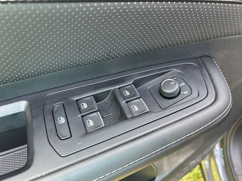 Used 2025 Volkswagen Atlas Cross Sport SEL image 13