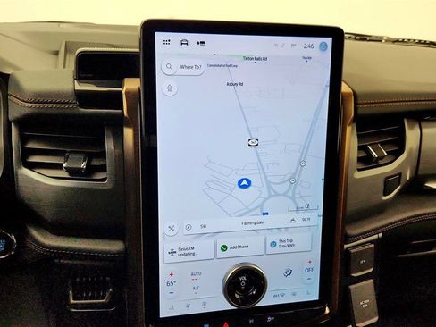 Used 2022 Ford F150 Lightning Lariat image 19