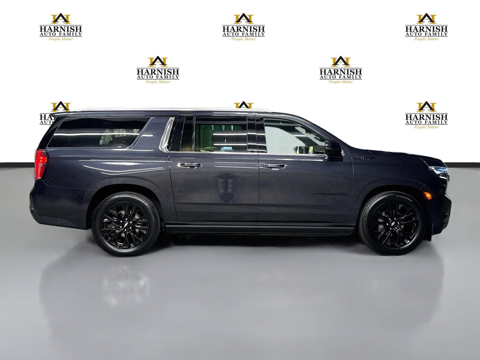 Used 2024 Chevrolet Suburban High Country w/ Advanced Technology Package AWD/4WD image 5