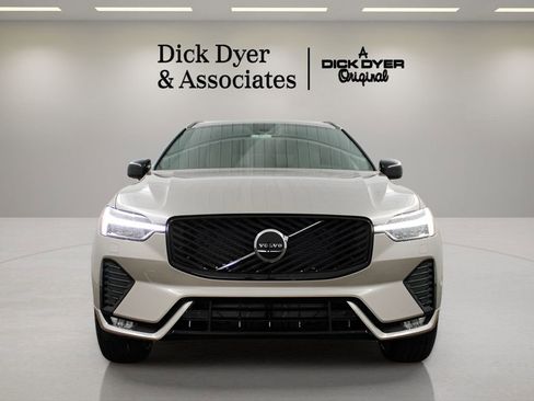 New 2026 Volvo XC60 B5 Core w/ Protection Package Premier image 8