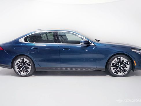 Used 2026 BMW 530i RWD image 3