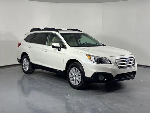 Used 2017 Subaru Outback 2.5i Premium image 3