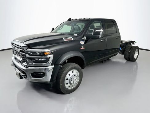 New 2026 RAM 5500 Tradesman w/ Chrome Appearance Group AWD/4WD image 3