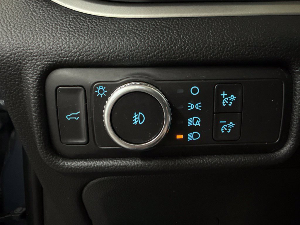 Used 2021 Ford Explorer XLT w/ Equipment Group 202A AWD/4WD image 17