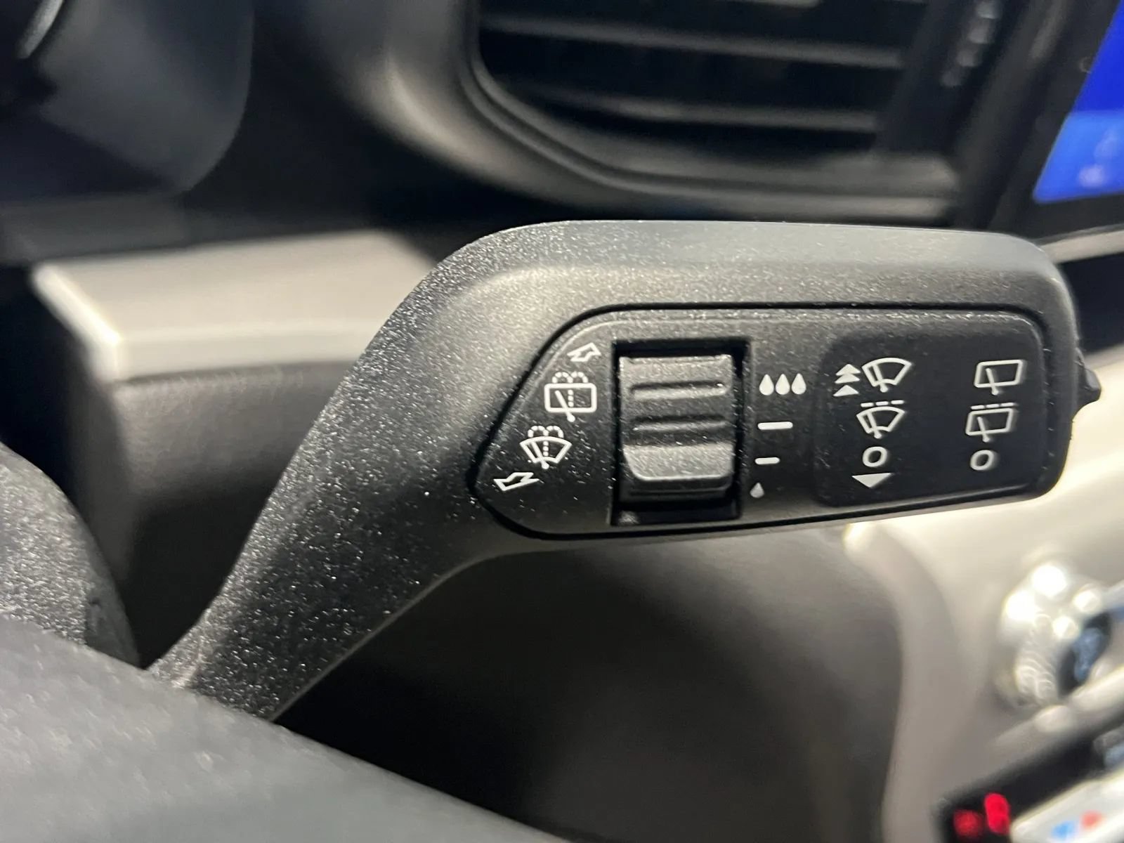 Used 2022 Ford Explorer XLT AWD/4WD image 15