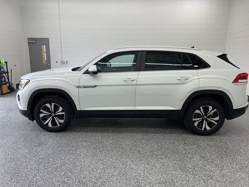 New 2026 Volkswagen Atlas Cross Sport SE AWD/4WD image 2