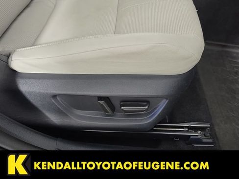 Used 2025 Toyota Camry XLE FWD image 29