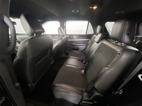 Used 2018 Ford Explorer XLT w/ Equipment Group 202A image 23