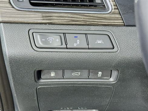 Used 2015 Hyundai Sonata Limited w/ Option Group 06 FWD image 10