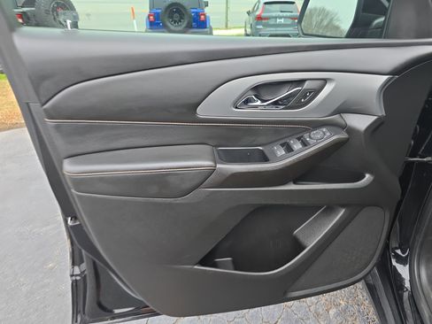 Used 2021 Chevrolet Traverse LS image 19