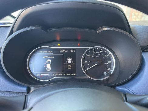 Used 2025 Nissan Versa SV FWD image 22