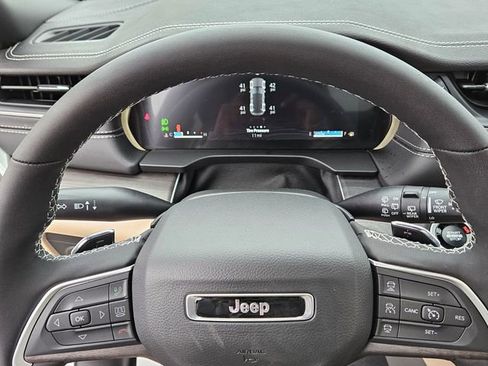 New 2025 Jeep Grand Cherokee Limited w/ Luxury Tech Group II image 26