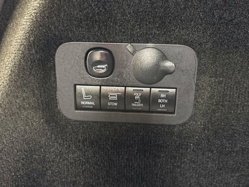 Used 2019 Lincoln MKT AWD image 29