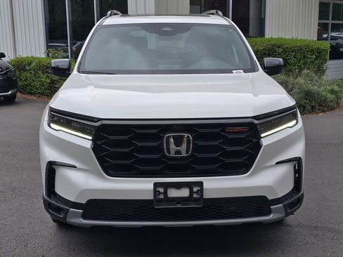 Used 2024 Honda Pilot TrailSport image 2