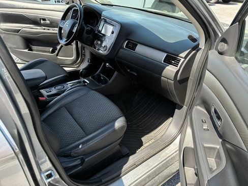 Used 2015 Mitsubishi Outlander SE FWD image 18