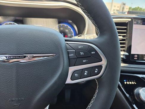 New 2026 Chrysler Pacifica Select FWD image 20