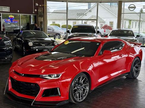 Used 2018 Chevrolet Camaro ZL1 RWD image 4