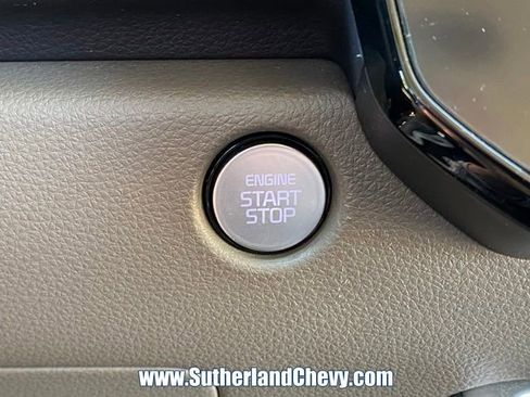 Used 2025 Kia Carnival FWD image 26