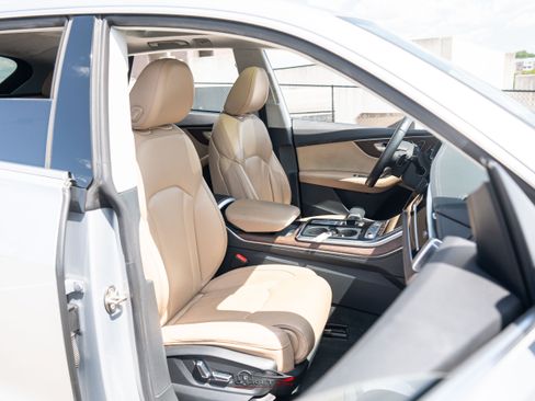 Used 2019 Audi Q8 Prestige AWD/4WD image 17