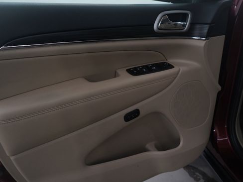 Used 2019 Jeep Grand Cherokee Limited image 24