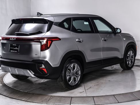 Used 2024 Kia Seltos LX AWD/4WD image 6