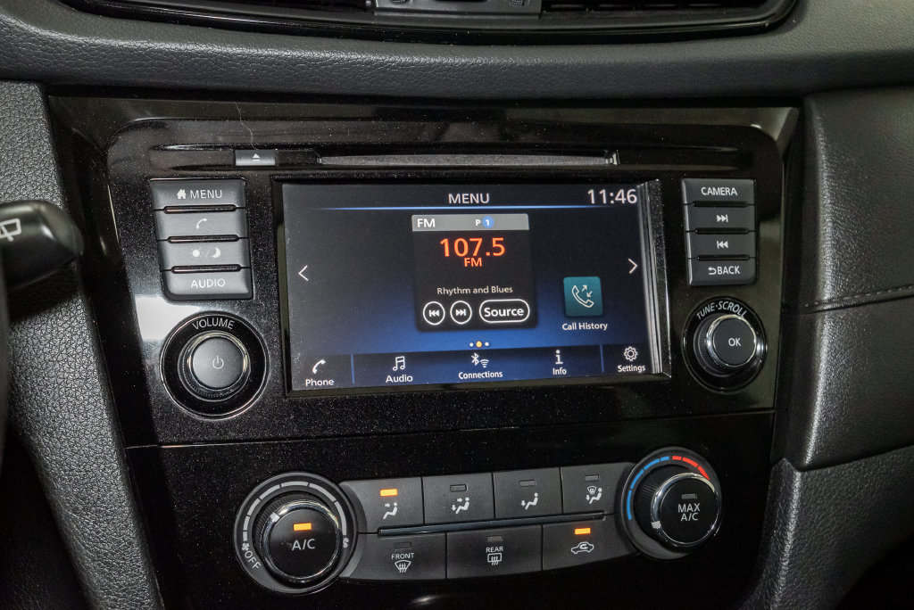 Used 2020 Nissan Rogue S w/ Special Edition Package FWD image 14