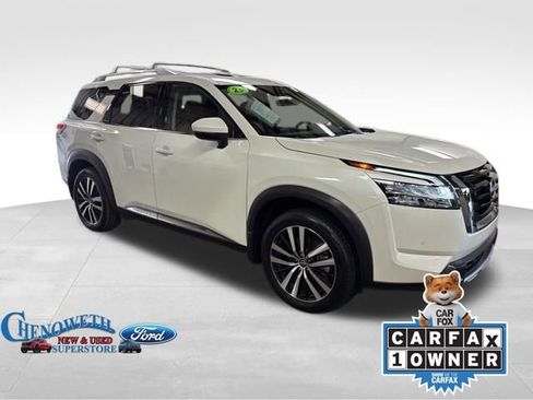 Used 2023 Nissan Pathfinder Platinum w/ Cargo Package image 6