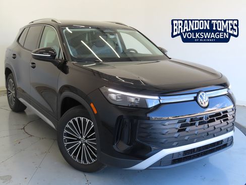 New 2026 Volkswagen Tiguan S FWD image 1