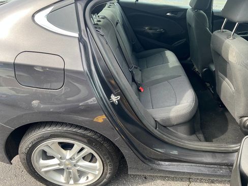 Used 2017 Chevrolet Cruze LT image 22