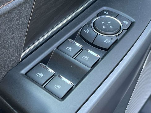 Used 2025 Ford F150 Lariat w/ Equipment Group 502A High image 14