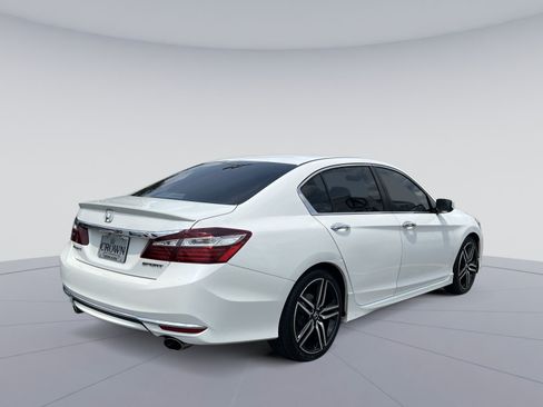 Used 2016 Honda Accord Sport image 9