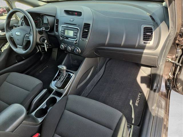 Used 2017 Kia Forte LX FWD image 19