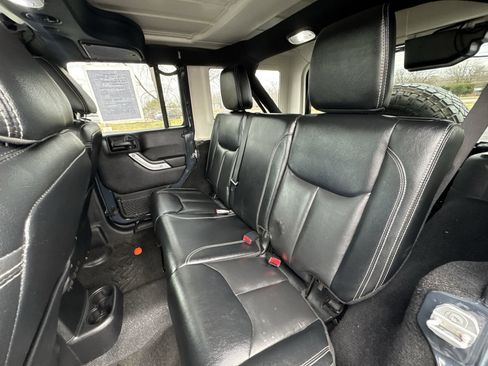 Used 2017 Jeep Wrangler Unlimited Rubicon image 19