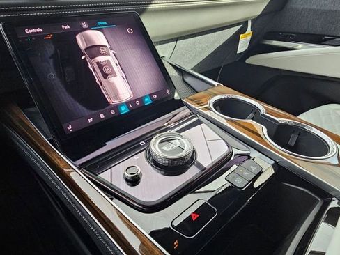 New 2026 Cadillac Escalade Platinum Luxury w/ LPO, Radiant Package image 19