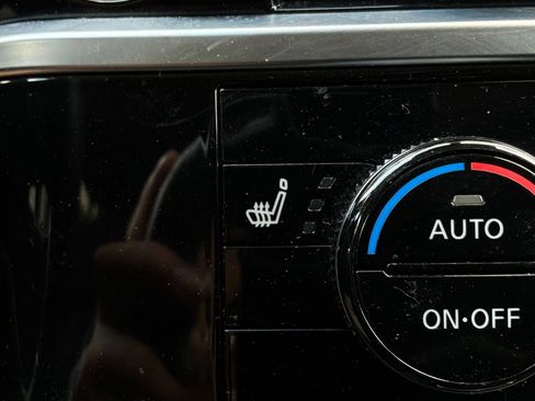 Used 2025 Nissan Pathfinder SV FWD image 29