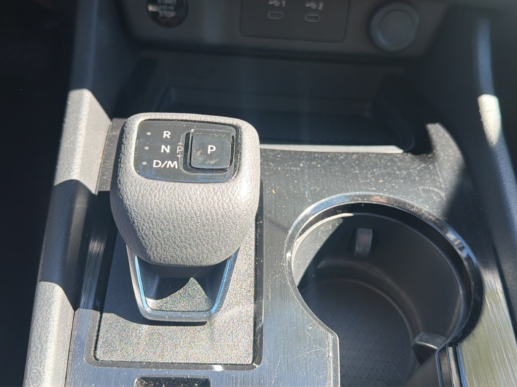 Used 2024 Nissan Rogue S FWD image 27