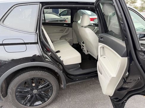 Used 2022 Volkswagen Tiguan SE R-Line image 11