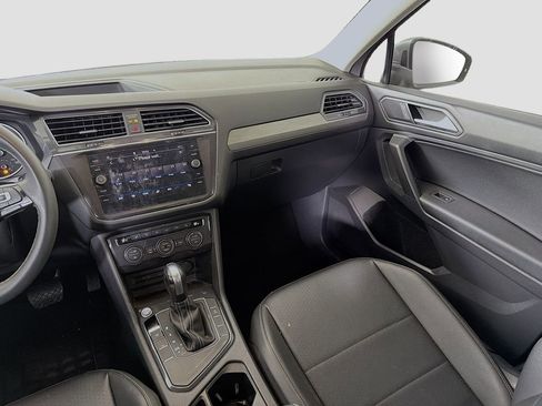 Used 2021 Volkswagen Tiguan SE image 25
