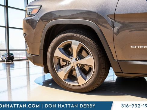 Used 2019 Jeep Cherokee Limited w/ Luxury Group FWD image 36