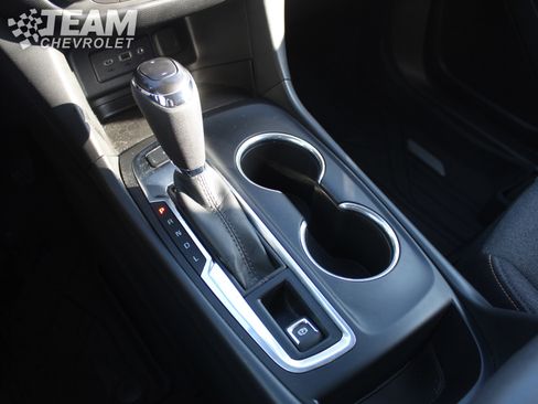 Used 2020 Chevrolet Equinox LT w/ Driver Convenience Package image 18