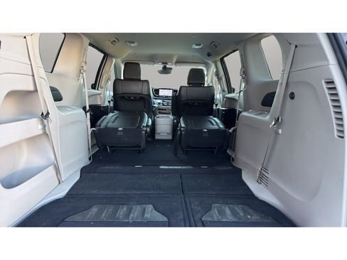 Used 2023 Chrysler Pacifica Touring-L FWD image 14