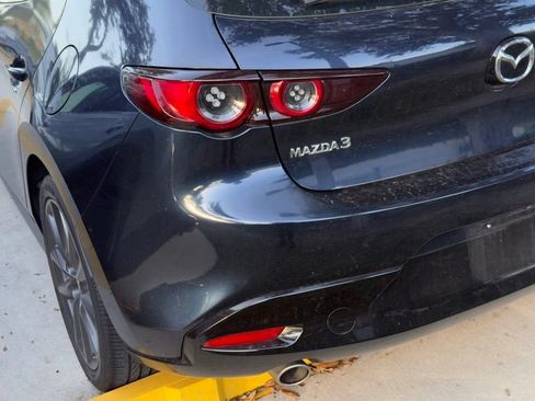 Used 2020 MAZDA MAZDA3 Hatchback FWD image 9