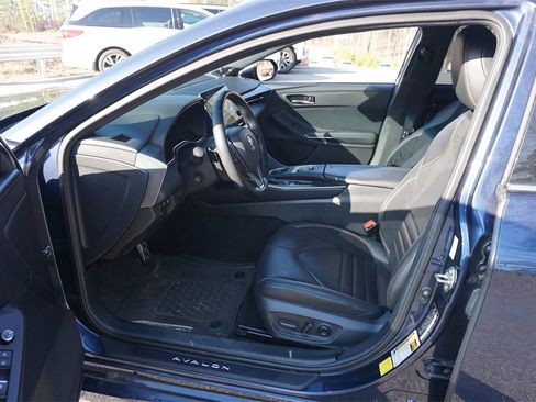 Used 2020 Toyota Avalon Touring image 2