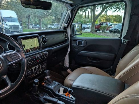 Used 2021 Jeep Wrangler Unlimited Sahara AWD/4WD image 17