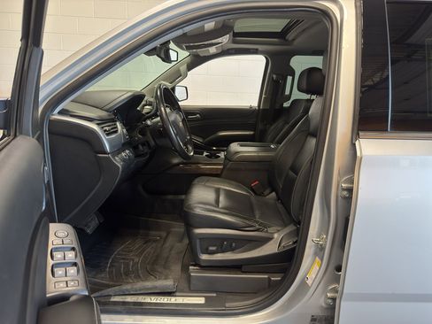 Used 2020 Chevrolet Suburban LT AWD/4WD image 14