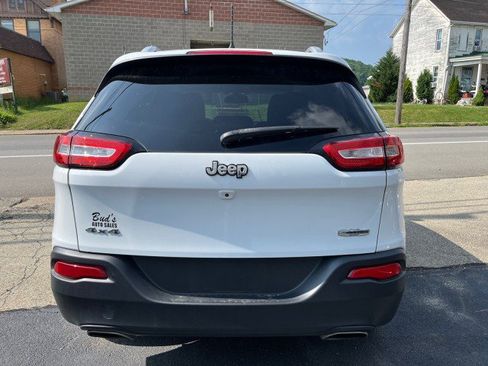 Used 2017 Jeep Cherokee Latitude w/ True North Edition AWD/4WD image 4