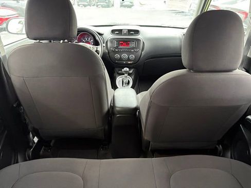 Used 2015 Kia Soul image 28